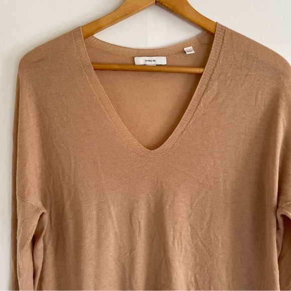 Vince. Tan V Neck Sweater Ribbed Hems Size M - Picture 2 of 10